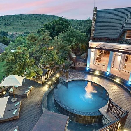 Mount Grace Hotel & Spa มากาลีสเบิร์ก ภายนอก รูปภาพ The swimming pool at the resort