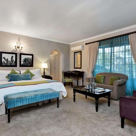 Mount Grace Hotel & Spa มากาลีสเบิร์ก ภายนอก รูปภาพ A bedroom at the Taj Bengal