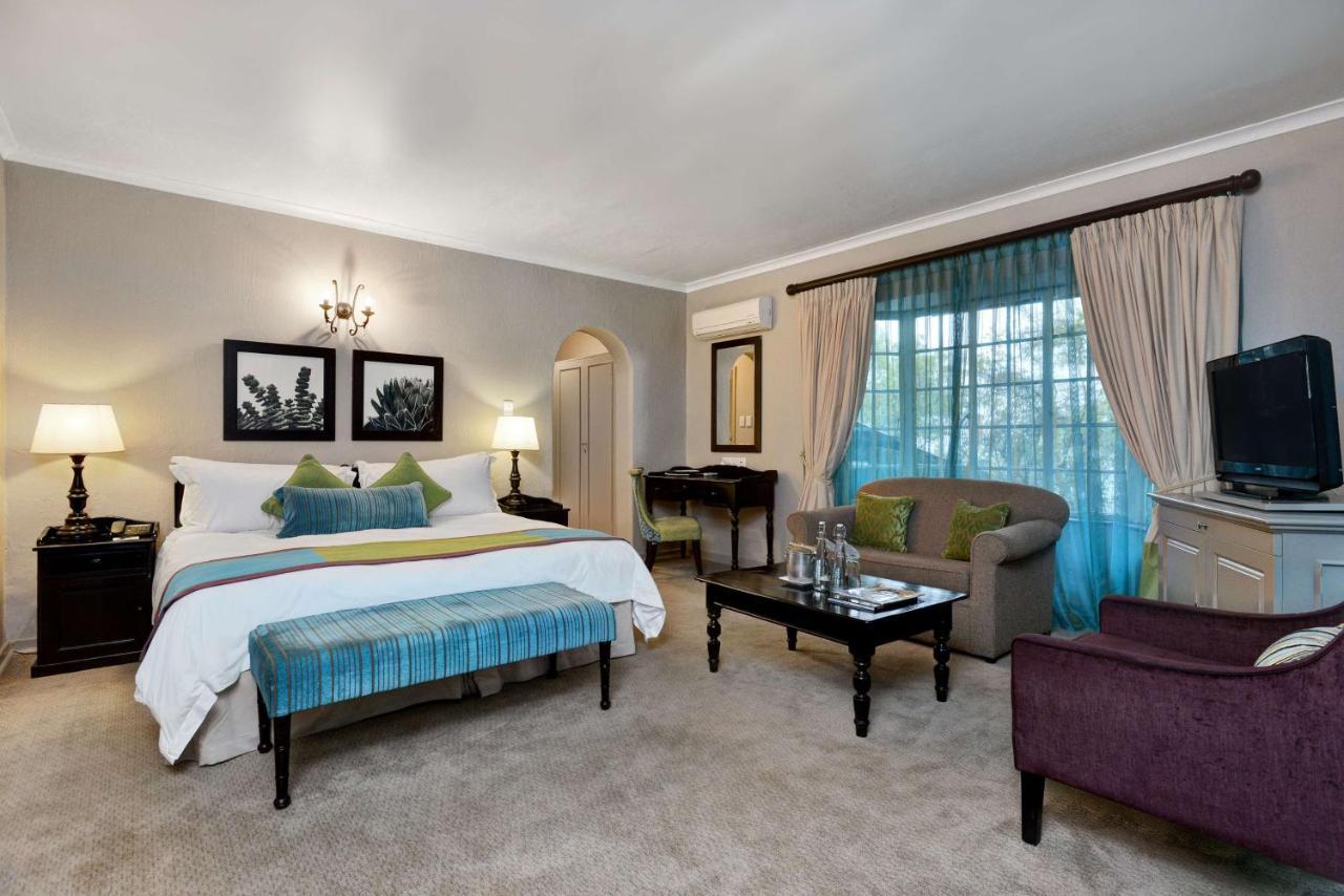 Mount Grace Hotel & Spa มากาลีสเบิร์ก ภายนอก รูปภาพ A bedroom at the Taj Bengal