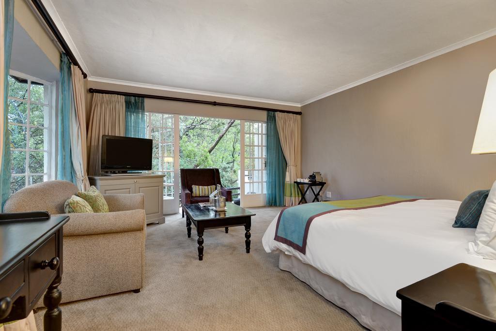 Mount Grace Hotel & Spa มากาลีสเบิร์ก ภายนอก รูปภาพ A room at the Taj Bengal