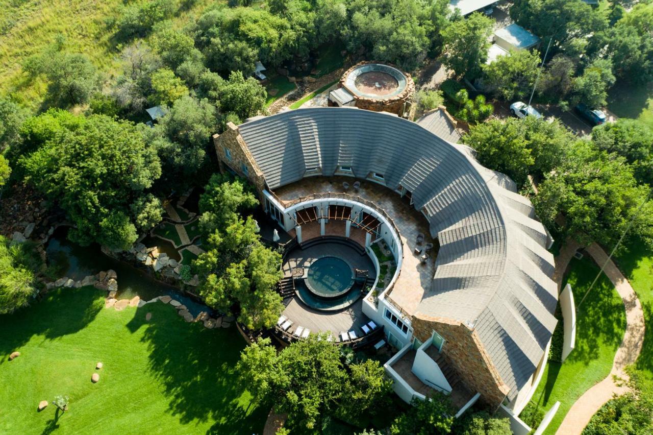 Mount Grace Hotel & Spa มากาลีสเบิร์ก ภายนอก รูปภาพ Aerial view of the San Antonio Museum of Art